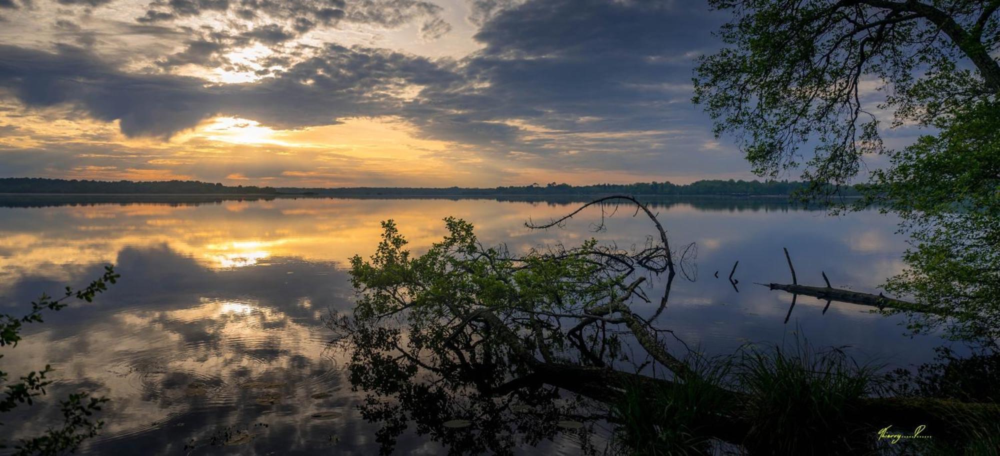 Vk Lake Aureilhan  Exteriör bild